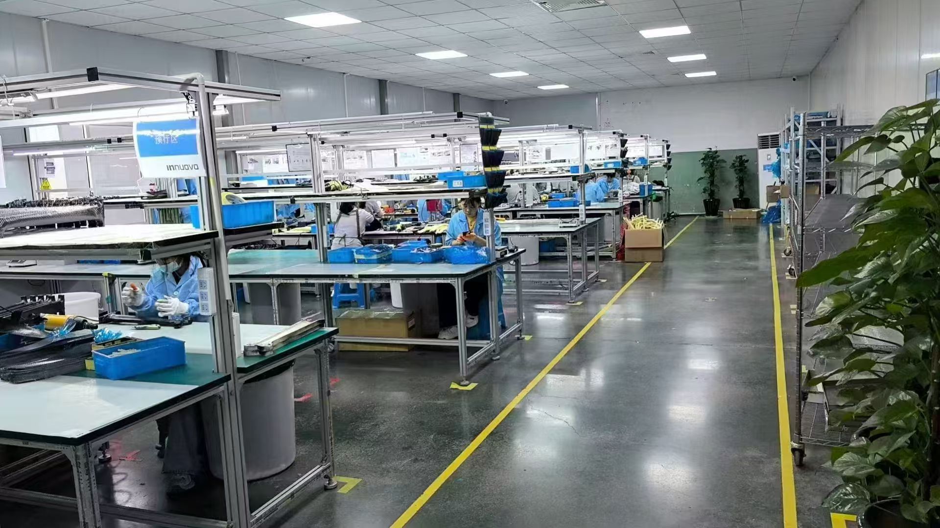 手工贴膜和包装工
